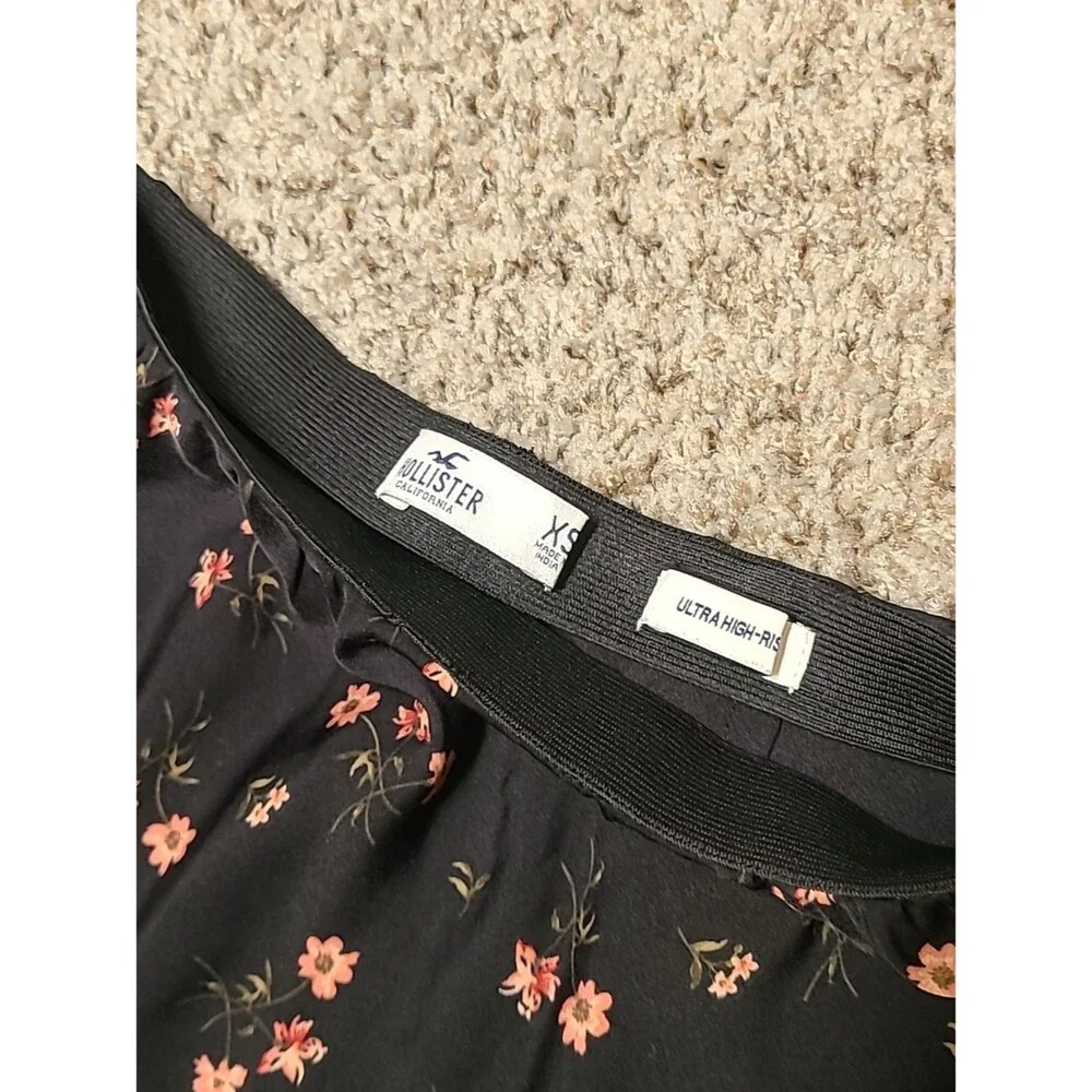 Hollister Black Ultra High Rise Mini Skirt Pink Floral Print XS Lined Summer